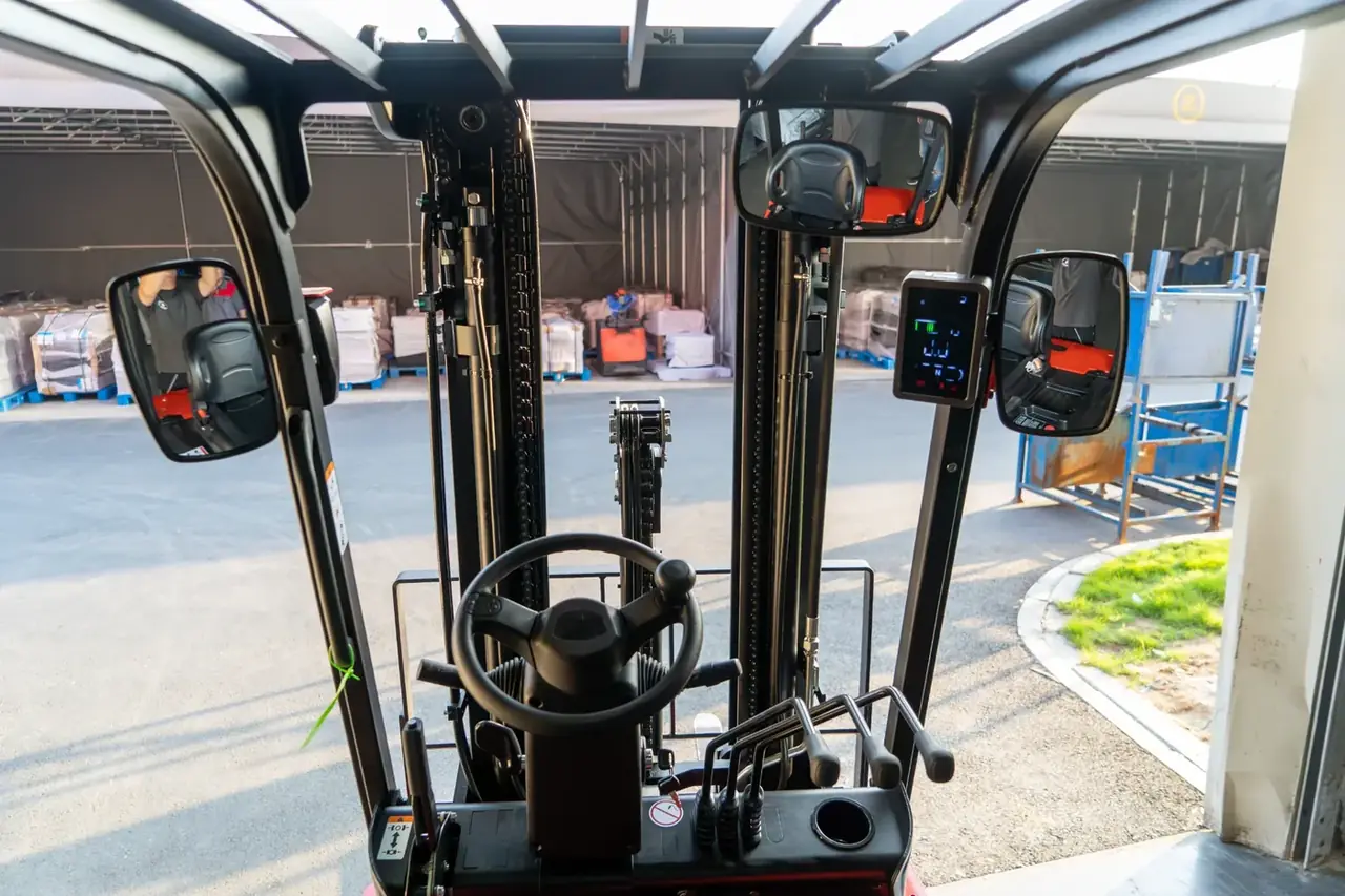 Chariot élévateur électrique — Batterie lithium EFL183 — vue 13