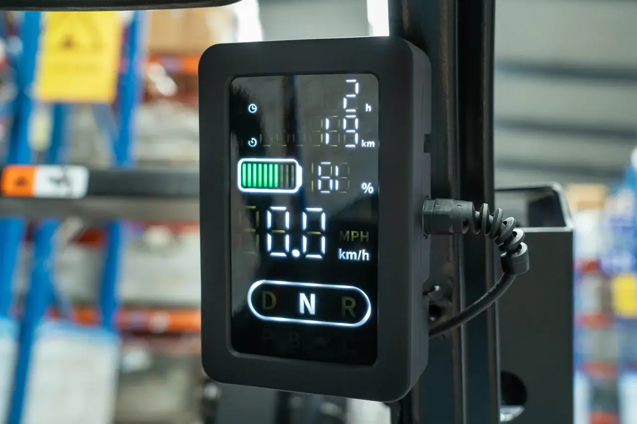 Chariot élévateur électrique — Lithium EFL303 — vue 3
